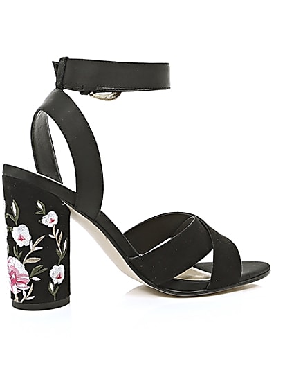 360 degree animation of product Black floral embroidered block heel sandals frame-11
