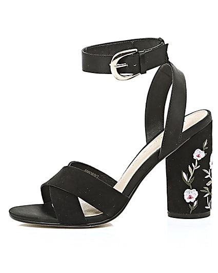 360 degree animation of product Black floral embroidered block heel sandals frame-22