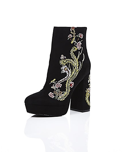 360 degree animation of product Black floral embroidered platform boots frame-0