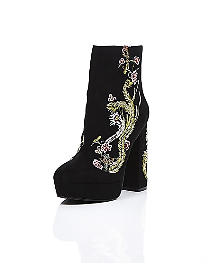360 degree animation of product Black floral embroidered platform boots frame-1