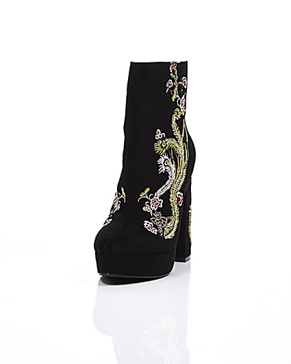 360 degree animation of product Black floral embroidered platform boots frame-2