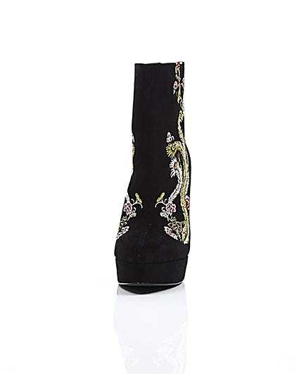 360 degree animation of product Black floral embroidered platform boots frame-3