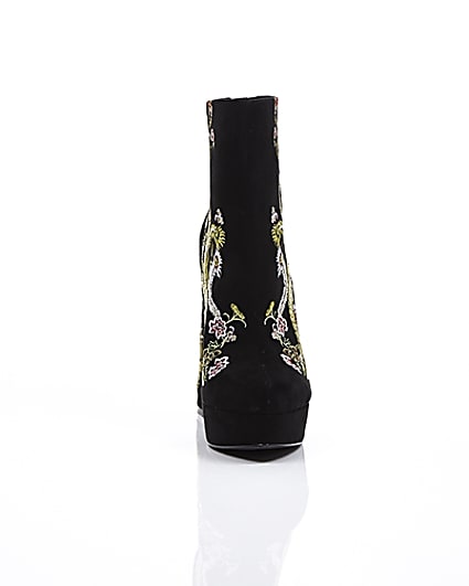 360 degree animation of product Black floral embroidered platform boots frame-4