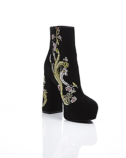 360 degree animation of product Black floral embroidered platform boots frame-6