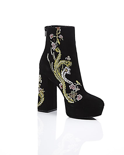 360 degree animation of product Black floral embroidered platform boots frame-7