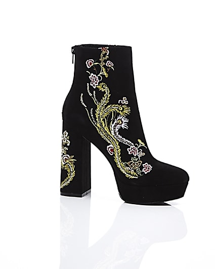 360 degree animation of product Black floral embroidered platform boots frame-8