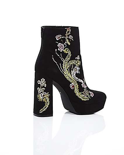 360 degree animation of product Black floral embroidered platform boots frame-11