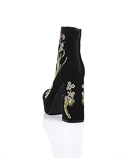 360 degree animation of product Black floral embroidered platform boots frame-17
