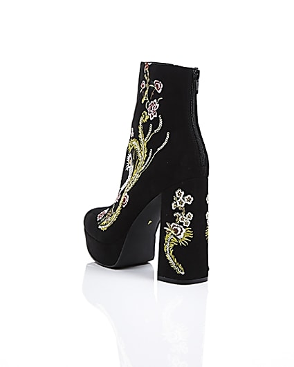 360 degree animation of product Black floral embroidered platform boots frame-18