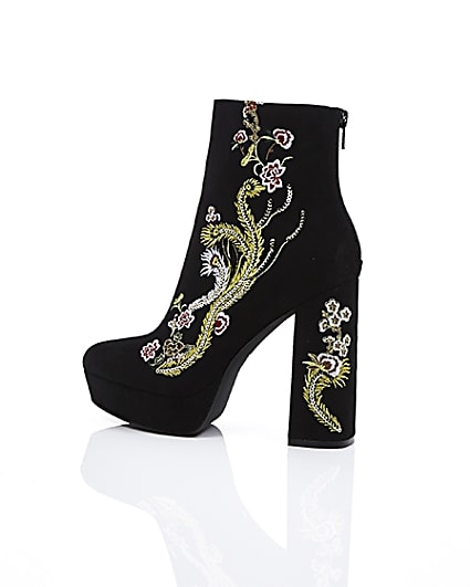360 degree animation of product Black floral embroidered platform boots frame-20