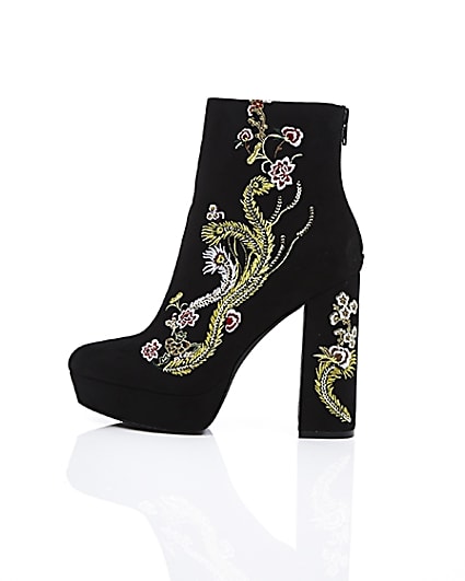 360 degree animation of product Black floral embroidered platform boots frame-21