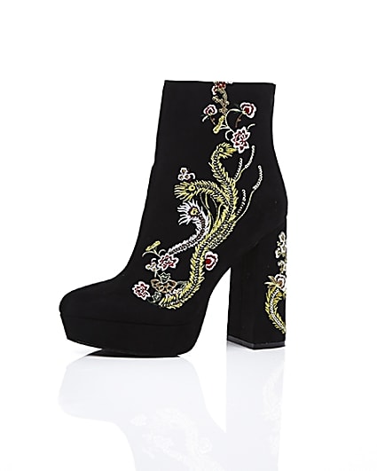360 degree animation of product Black floral embroidered platform boots frame-23