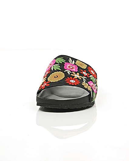 360 degree animation of product Black floral embroidered sliders frame-3