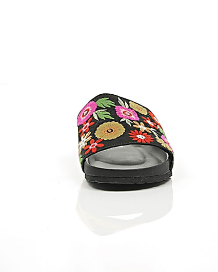 360 degree animation of product Black floral embroidered sliders frame-4