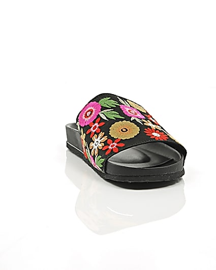 360 degree animation of product Black floral embroidered sliders frame-5