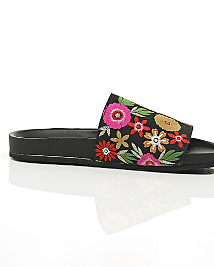 360 degree animation of product Black floral embroidered sliders frame-9
