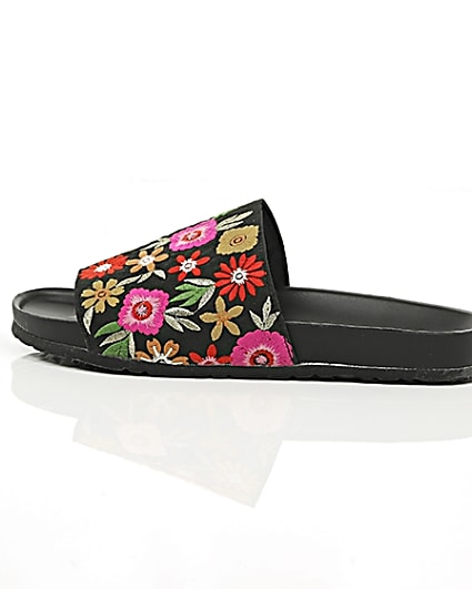 360 degree animation of product Black floral embroidered sliders frame-21