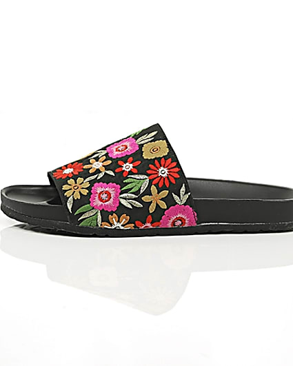 360 degree animation of product Black floral embroidered sliders frame-22