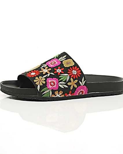 360 degree animation of product Black floral embroidered sliders frame-23