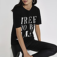 Black ‘free to be me’ print T-shirt