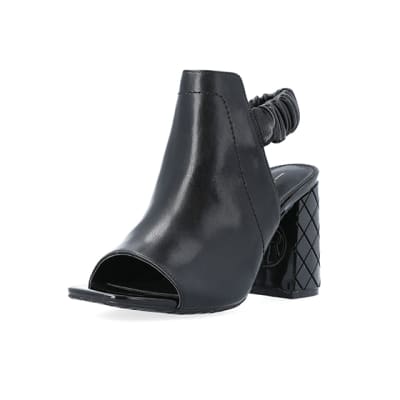360 degree animation of product Black heeled ankle boots frame-0