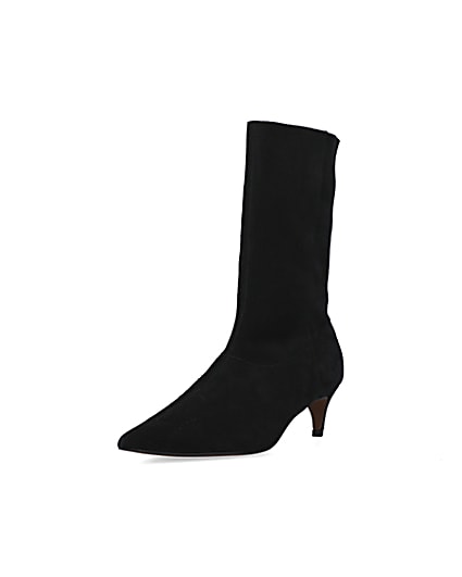 360 degree animation of product Black kitten heeled ankle boots frame-0