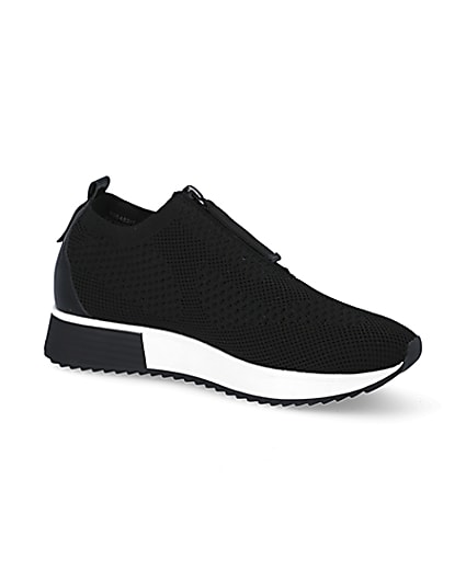 360 degree animation of product Black knit half zip cleated runner trainers frame-17