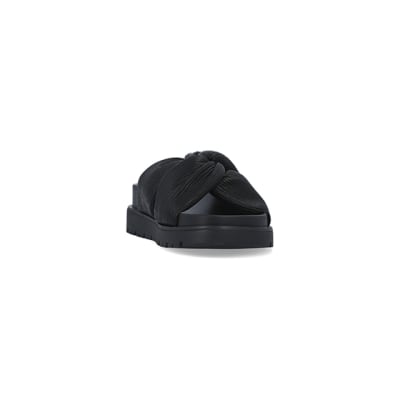 360 degree animation of product Black knot sliders frame-20