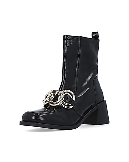 360 degree animation of product Black leather chain ankle boots frame-0