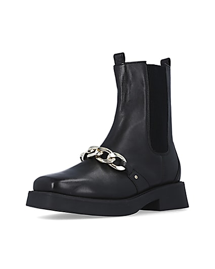 360 degree animation of product Black leather chain detail chelsea boots frame-0