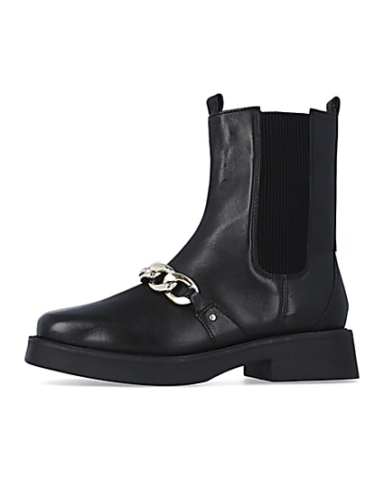 360 degree animation of product Black leather chain detail chelsea boots frame-2