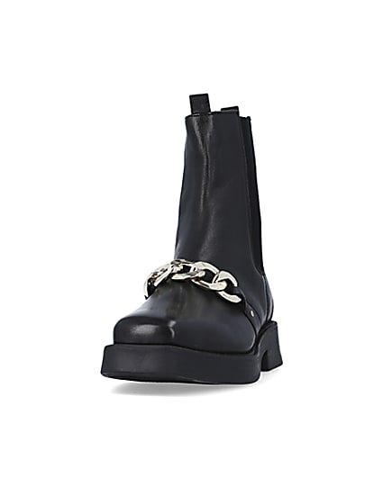 360 degree animation of product Black leather chain detail chelsea boots frame-22