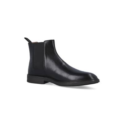 360 degree animation of product Black leather Chelsea boots frame-17