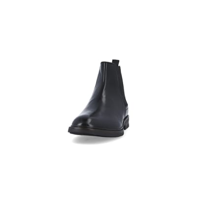 360 degree animation of product Black leather Chelsea boots frame-22