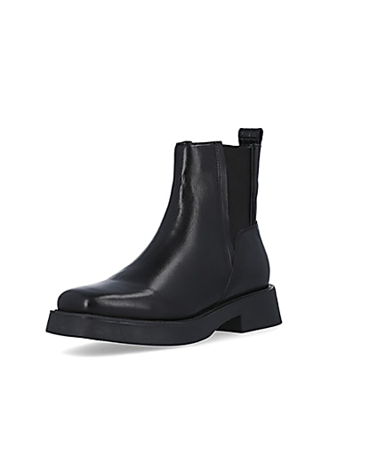 360 degree animation of product Black leather chelsea boots frame-0