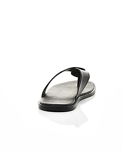360 degree animation of product Black leather flip flop sandals frame-15