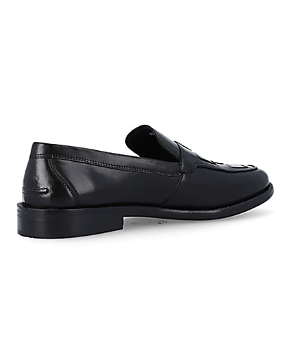 360 degree animation of product Black leather loafers frame-13
