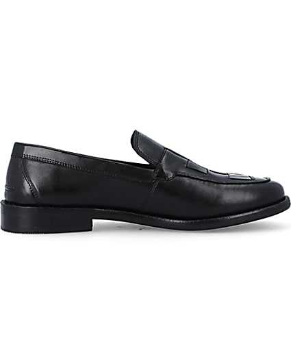 360 degree animation of product Black leather loafers frame-15