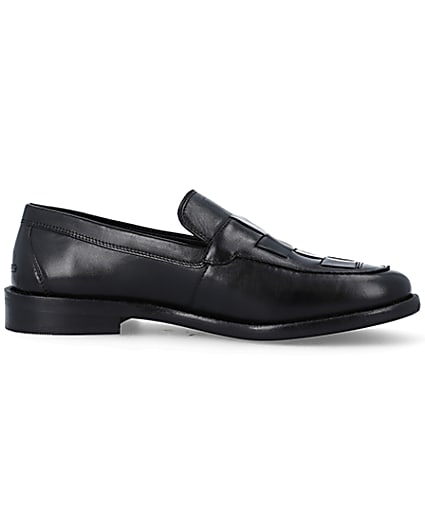 360 degree animation of product Black leather loafers frame-16
