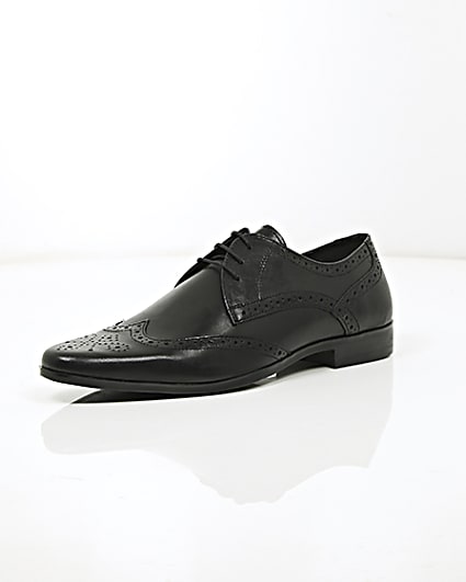 360 degree animation of product Black leather pointed brogues frame-0