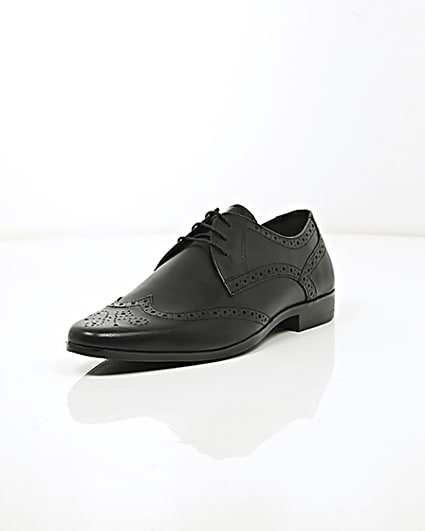 360 degree animation of product Black leather pointed brogues frame-1
