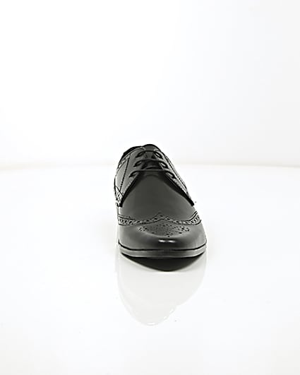 360 degree animation of product Black leather pointed brogues frame-4