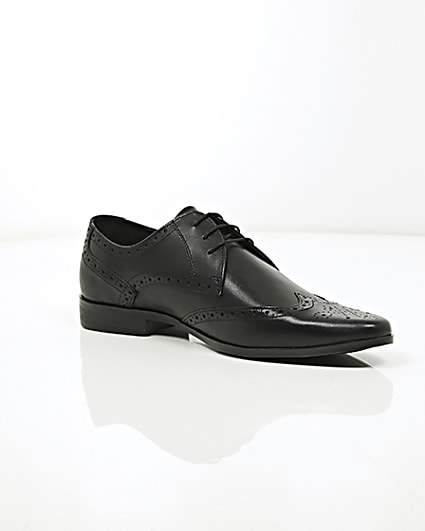 360 degree animation of product Black leather pointed brogues frame-7
