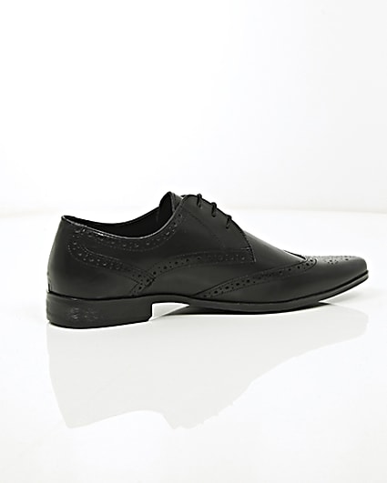 360 degree animation of product Black leather pointed brogues frame-11