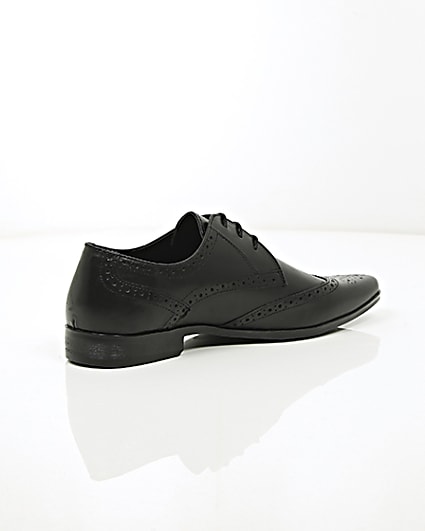 360 degree animation of product Black leather pointed brogues frame-12