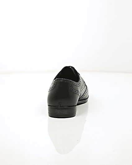 360 degree animation of product Black leather pointed brogues frame-15