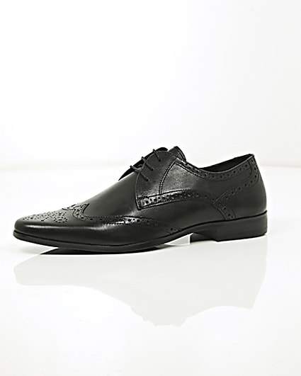 360 degree animation of product Black leather pointed brogues frame-23