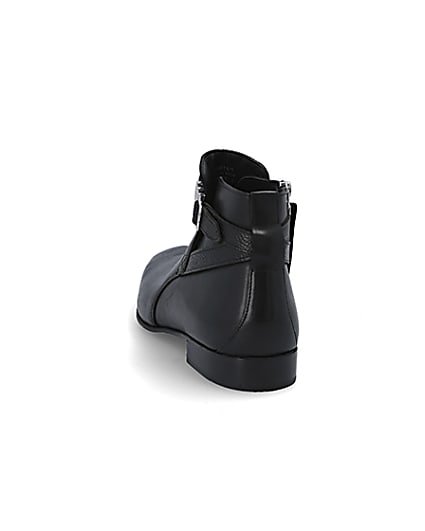 360 degree animation of product Black leather pointed toe buckle boot frame-8