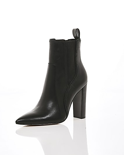 360 degree animation of product Black leather pointed western heeled boot frame-0