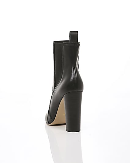360 degree animation of product Black leather pointed western heeled boot frame-17